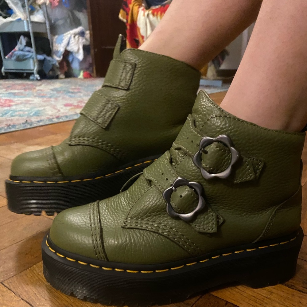 Doc marten anklet booots